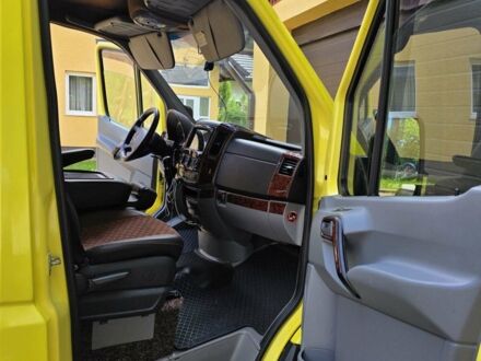 Желтый Мерседес Sprinter, объемом двигателя 2.2 л и пробегом 374 тыс. км за 26500 $, фото 1 на Automoto.ua