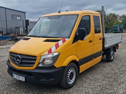 Желтый Мерседес Sprinter, объемом двигателя 2.1 л и пробегом 285 тыс. км за 21500 $, фото 1 на Automoto.ua