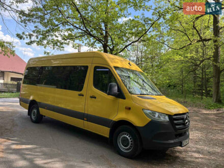 Желтый Мерседес Sprinter, объемом двигателя 2.14 л и пробегом 270 тыс. км за 28500 $, фото 1 на Automoto.ua