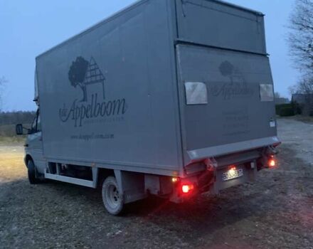 Серый Мерседес Sprinter, объемом двигателя 2.7 л и пробегом 494 тыс. км за 12900 $, фото 3 на Automoto.ua