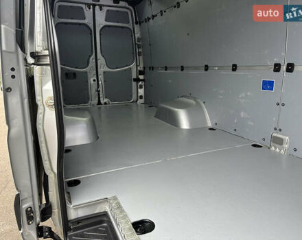 Серый Мерседес Sprinter, объемом двигателя 3 л и пробегом 277 тыс. км за 38800 $, фото 12 на Automoto.ua
