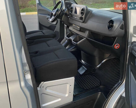 Серый Мерседес Sprinter, объемом двигателя 2.2 л и пробегом 290 тыс. км за 28900 $, фото 31 на Automoto.ua