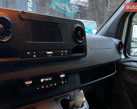 Серый Мерседес Sprinter, объемом двигателя 2.99 л и пробегом 404 тыс. км за 65000 $, фото 12 на Automoto.ua
