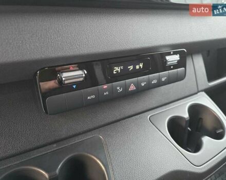 Сірий Мерседес Sprinter, об'ємом двигуна 3 л та пробігом 49 тис. км за 99243 $, фото 32 на Automoto.ua