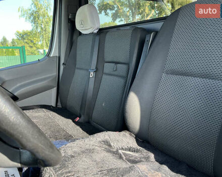 Серый Мерседес Sprinter, объемом двигателя 2.15 л и пробегом 300 тыс. км за 10700 $, фото 9 на Automoto.ua
