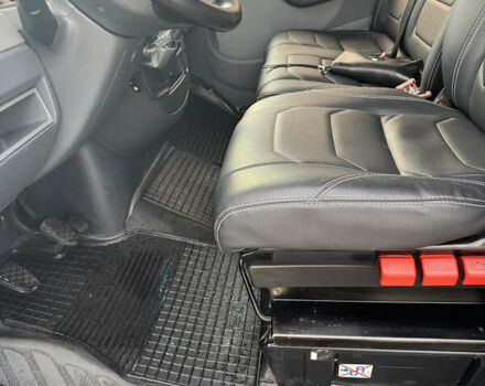 Серый Мерседес Sprinter, объемом двигателя 2.15 л и пробегом 60 тыс. км за 10900 $, фото 7 на Automoto.ua