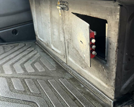 Серый Мерседес Sprinter, объемом двигателя 2.69 л и пробегом 788 тыс. км за 10500 $, фото 18 на Automoto.ua
