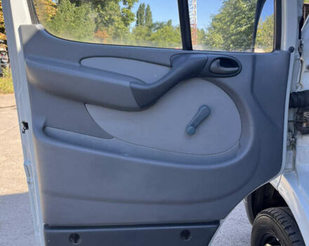 Серый Мерседес Sprinter, объемом двигателя 2.69 л и пробегом 788 тыс. км за 10500 $, фото 8 на Automoto.ua