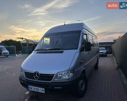 Серый Мерседес Sprinter, объемом двигателя 2.7 л и пробегом 498 тыс. км за 13000 $, фото 3 на Automoto.ua