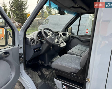 Серый Мерседес Sprinter, объемом двигателя 2.7 л и пробегом 398 тыс. км за 18500 $, фото 7 на Automoto.ua