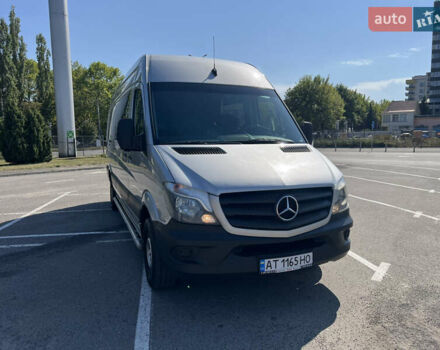 Серый Мерседес Sprinter, объемом двигателя 2.2 л и пробегом 720 тыс. км за 18800 $, фото 1 на Automoto.ua