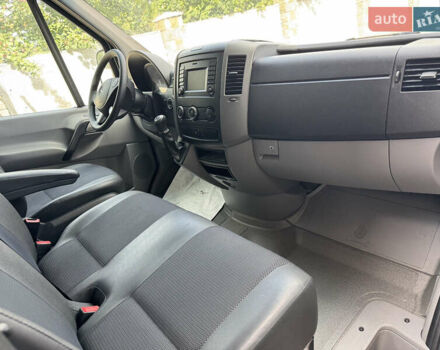 Серый Мерседес Sprinter, объемом двигателя 2.2 л и пробегом 280 тыс. км за 21990 $, фото 3 на Automoto.ua