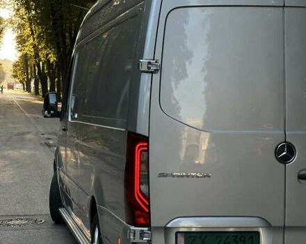 Серый Мерседес Sprinter, объемом двигателя 2.2 л и пробегом 481 тыс. км за 28400 $, фото 4 на Automoto.ua