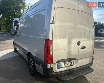 Серый Мерседес Sprinter, объемом двигателя 2.14 л и пробегом 414 тыс. км за 31500 $, фото 3 на Automoto.ua