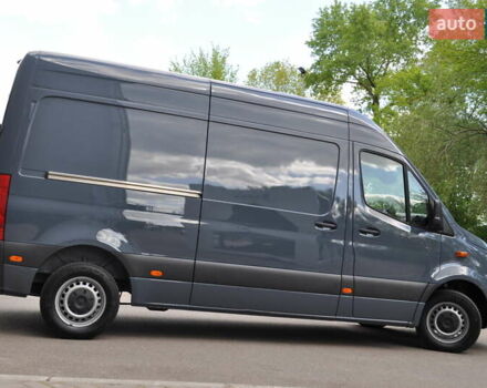 Серый Мерседес Sprinter, объемом двигателя 2.14 л и пробегом 137 тыс. км за 31000 $, фото 5 на Automoto.ua