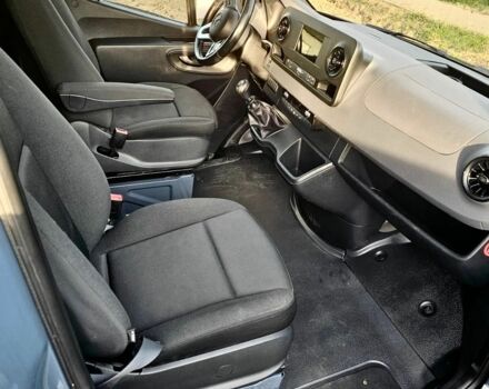 Серый Мерседес Sprinter, объемом двигателя 2.2 л и пробегом 143 тыс. км за 950000 $, фото 1 на Automoto.ua