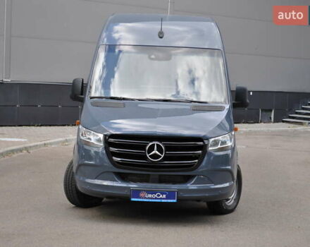 Серый Мерседес Sprinter, объемом двигателя 2.14 л и пробегом 137 тыс. км за 31000 $, фото 3 на Automoto.ua