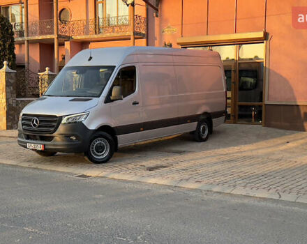 Серый Мерседес Sprinter, объемом двигателя 1.95 л и пробегом 299 тыс. км за 33083 $, фото 2 на Automoto.ua