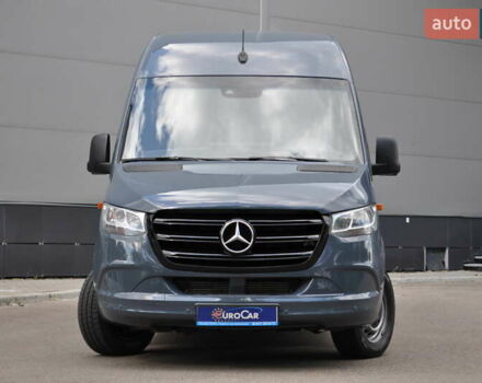 Серый Мерседес Sprinter, объемом двигателя 2.14 л и пробегом 137 тыс. км за 31000 $, фото 2 на Automoto.ua