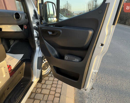 Серый Мерседес Sprinter, объемом двигателя 1.95 л и пробегом 299 тыс. км за 33083 $, фото 47 на Automoto.ua