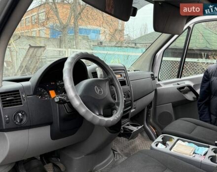 Серый Мерседес Sprinter, объемом двигателя 2.15 л и пробегом 311 тыс. км за 12000 $, фото 8 на Automoto.ua