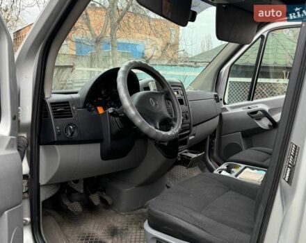 Серый Мерседес Sprinter, объемом двигателя 2.15 л и пробегом 311 тыс. км за 12000 $, фото 9 на Automoto.ua