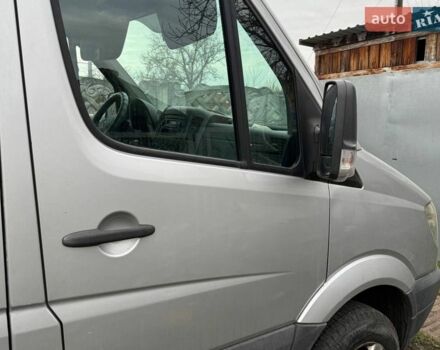 Серый Мерседес Sprinter, объемом двигателя 2.15 л и пробегом 311 тыс. км за 12000 $, фото 4 на Automoto.ua