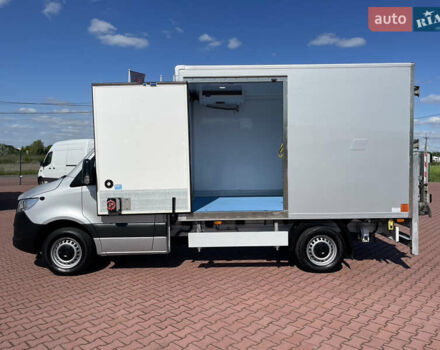 Серый Мерседес Sprinter, объемом двигателя 2.1 л и пробегом 332 тыс. км за 27750 $, фото 4 на Automoto.ua