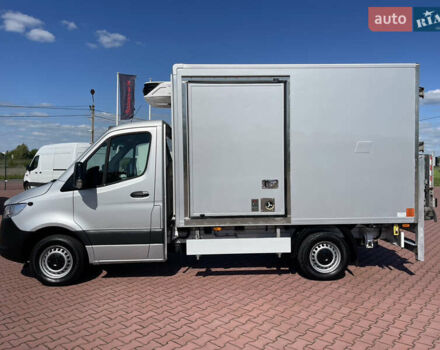 Серый Мерседес Sprinter, объемом двигателя 2.1 л и пробегом 332 тыс. км за 27750 $, фото 3 на Automoto.ua