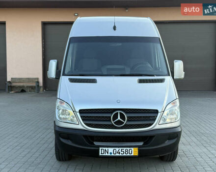 Серый Мерседес Sprinter, объемом двигателя 2.14 л и пробегом 251 тыс. км за 26500 $, фото 2 на Automoto.ua
