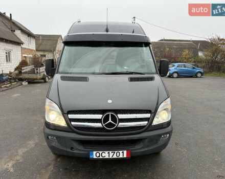Серый Мерседес Sprinter, объемом двигателя 3 л и пробегом 388 тыс. км за 29900 $, фото 2 на Automoto.ua