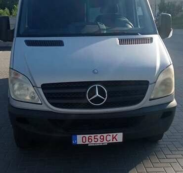 Серый Мерседес Sprinter, объемом двигателя 2.3 л и пробегом 400 тыс. км за 23900 $, фото 3 на Automoto.ua