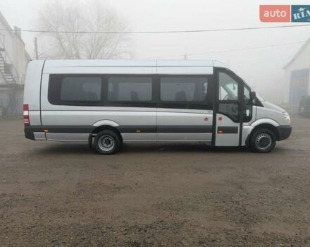 Серый Мерседес Sprinter, объемом двигателя 2.2 л и пробегом 337 тыс. км за 31900 $, фото 3 на Automoto.ua