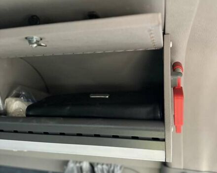 Серый Мерседес Sprinter, объемом двигателя 1.69 л и пробегом 400 тыс. км за 50000 $, фото 13 на Automoto.ua