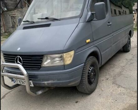 Серый Мерседес Sprinter, объемом двигателя 2.3 л и пробегом 500 тыс. км за 3200 $, фото 3 на Automoto.ua