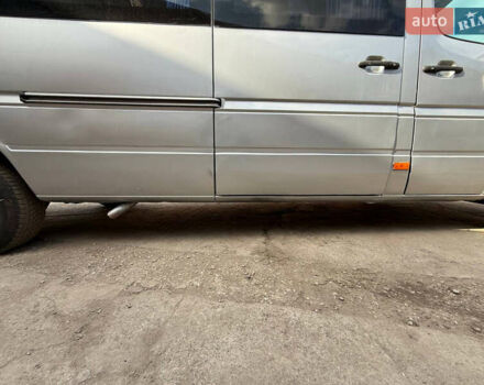 Серый Мерседес Sprinter, объемом двигателя 2.15 л и пробегом 530 тыс. км за 8900 $, фото 10 на Automoto.ua