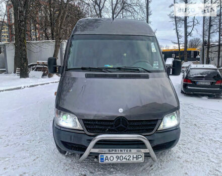 Серый Мерседес Sprinter, объемом двигателя 2.7 л и пробегом 500 тыс. км за 11777 $, фото 1 на Automoto.ua