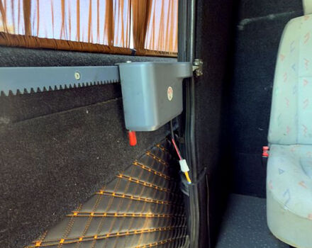 Серый Мерседес Sprinter, объемом двигателя 2.2 л и пробегом 209 тыс. км за 7000 $, фото 4 на Automoto.ua