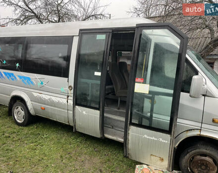 Серый Мерседес Sprinter, объемом двигателя 2.69 л и пробегом 798 тыс. км за 5555 $, фото 3 на Automoto.ua