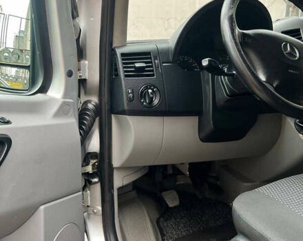 Серый Мерседес Sprinter, объемом двигателя 2.2 л и пробегом 371 тыс. км за 11500 $, фото 3 на Automoto.ua