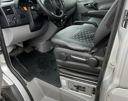 Серый Мерседес Sprinter, объемом двигателя 2.99 л и пробегом 380 тыс. км за 11500 $, фото 8 на Automoto.ua