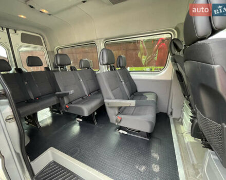 Серый Мерседес Sprinter, объемом двигателя 2.1 л и пробегом 473 тыс. км за 29999 $, фото 3 на Automoto.ua