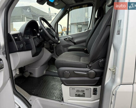 Серый Мерседес Sprinter, объемом двигателя 0 л и пробегом 290 тыс. км за 27500 $, фото 9 на Automoto.ua