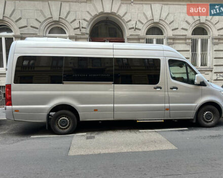 Серый Мерседес Sprinter, объемом двигателя 2.14 л и пробегом 299 тыс. км за 64999 $, фото 3 на Automoto.ua