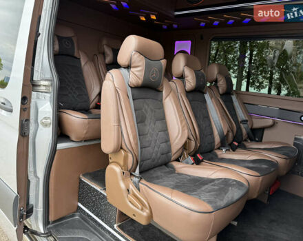 Сірий Мерседес Sprinter, об'ємом двигуна 2.99 л та пробігом 387 тис. км за 76721 $, фото 32 на Automoto.ua