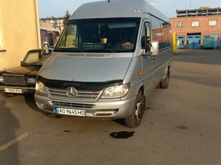 Мерседес Sprinter 2003 у Ужгороді на Automoto.ua Сірий Мерседес Sprinter, об'ємом двигуна 2.7 л та пробігом 700 тис. км за 18000 $, фото 1 на Automoto.ua