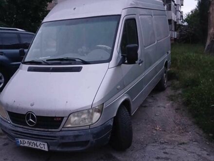 Серый Мерседес Sprinter, объемом двигателя 2.1 л и пробегом 446 тыс. км за 6632 $, фото 1 на Automoto.ua