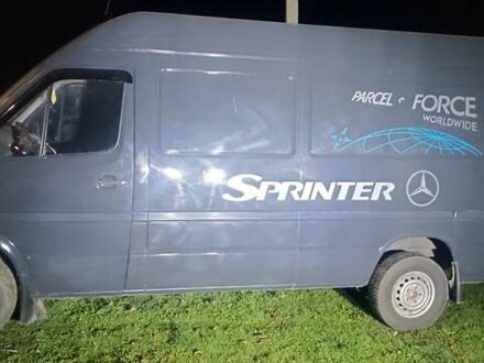 Сірий Мерседес Sprinter, об'ємом двигуна 2.1 л та пробігом 335 тис. км за 8500 $, фото 1 на Automoto.ua