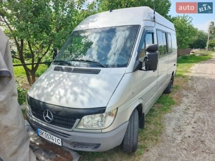Серый Мерседес Sprinter, объемом двигателя 2.1 л и пробегом 880 тыс. км за 10000 $, фото 1 на Automoto.ua