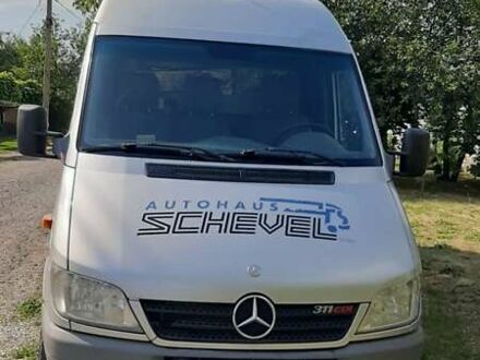 Серый Мерседес Sprinter, объемом двигателя 2.15 л и пробегом 408 тыс. км за 11000 $, фото 1 на Automoto.ua